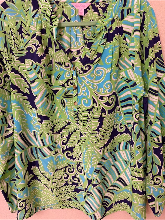 Lilly Pulitzer Tops - Lilly Pulitzer Elsa top Size Medium EUC